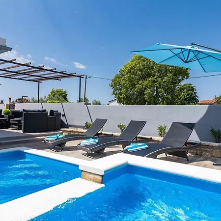Dom wakacyjny House Imela *